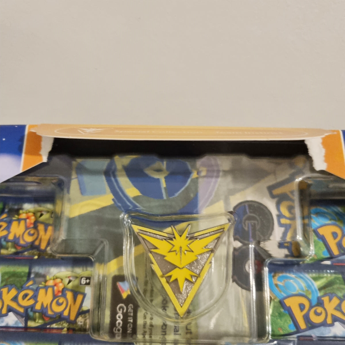 Pokemon TCG - Pokemon GO Special Collection - Damaged Box