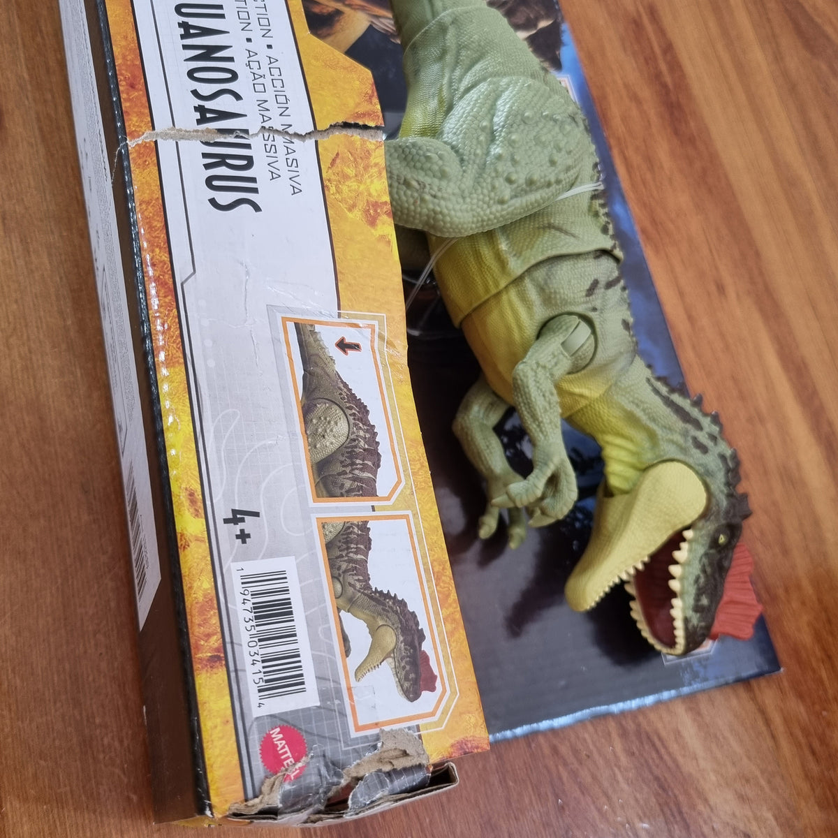 Jurassic World Yangchuanosaurus - Damaged Box