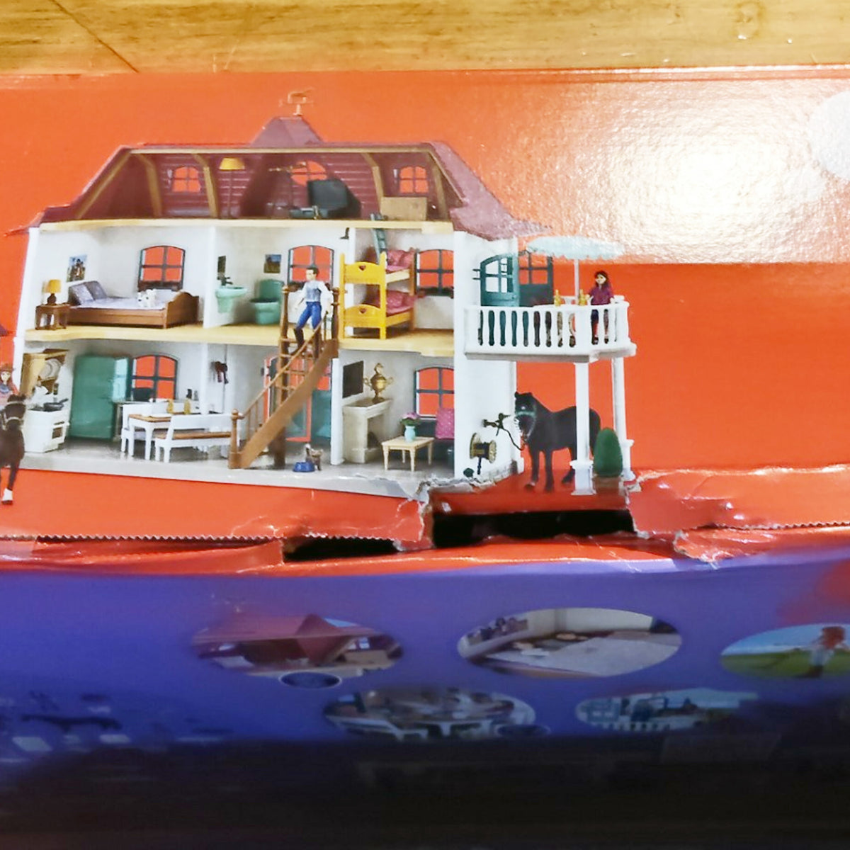 Schleich Horse Club Lakeside Horse Farm - Damaged Box