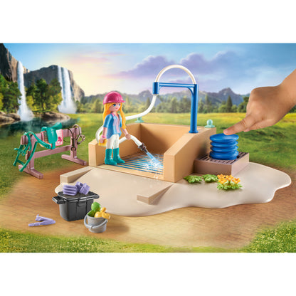 Playmobil Isabella & Lioness with Washing Area