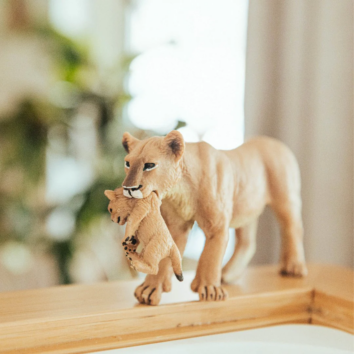 Safari Ltd Lioness With Cub