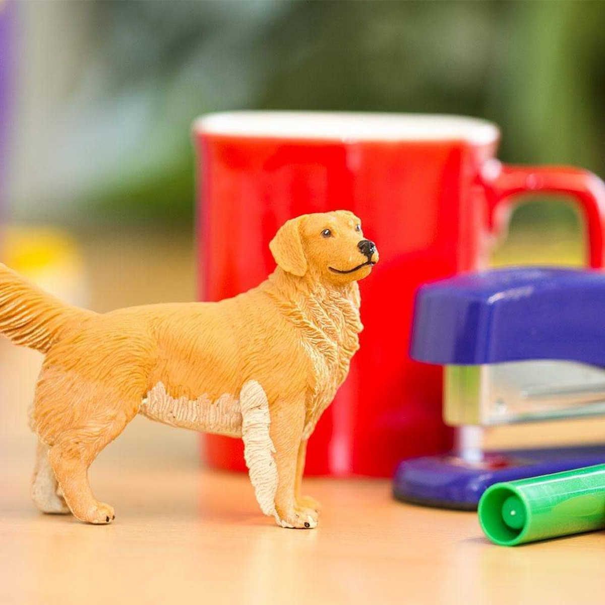 Safari Ltd Golden Retriever