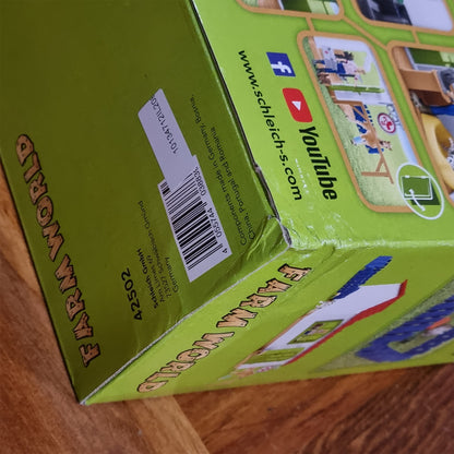 Schleich Vet Practice With Pets - Damaged Box