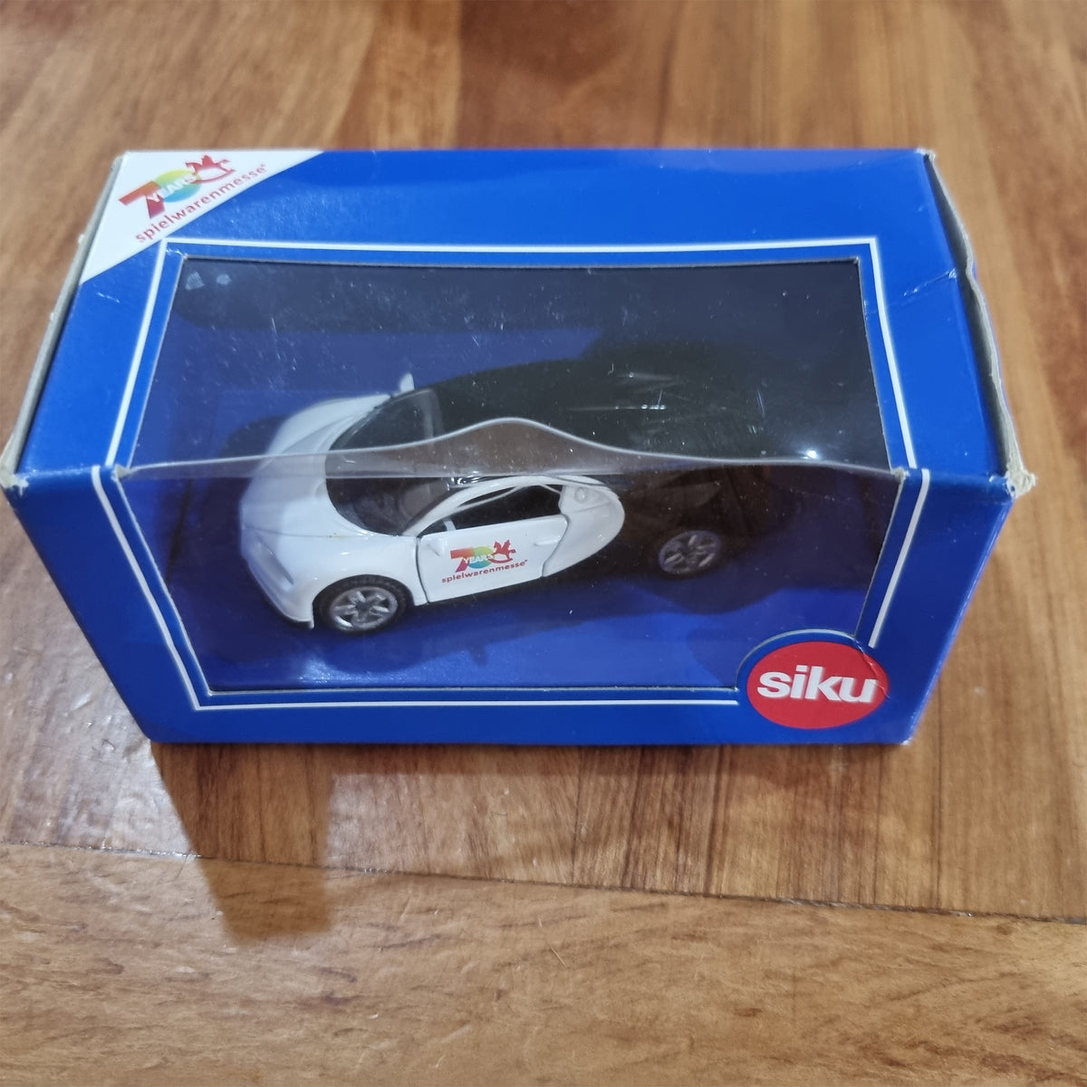 Siku International Toy Fair - Celebrating 70yrs: Bugatti Chiron - Damaged Box
